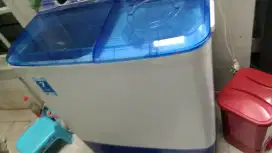 Dijual seken mesin cuci merk Aqua 7 kg kondisi masih bagus