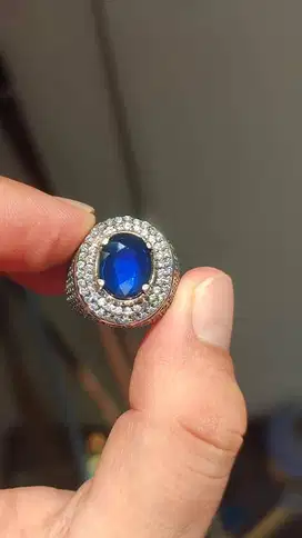 HQ NATURAL VIVID BLUE SAPPHIRE 3,8 CLEAN BIG TABLE