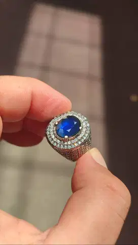HQ NATURAL VIVID BLUE SAPPHIRE 3,8 CLEAN BIG TABLE