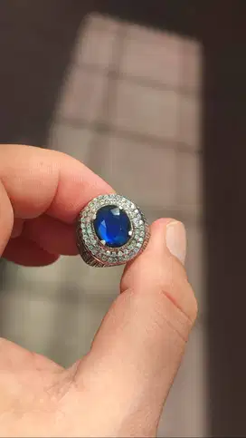 HQ NATURAL VIVID BLUE SAPPHIRE 3,8 CLEAN BIG TABLE