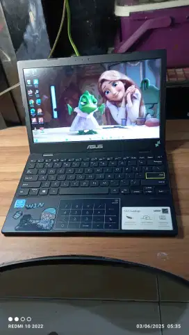 Jual vivobook asus E210M ram4/ nvme 256 second mulus