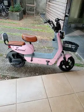 Sepeda listrik uwinfly