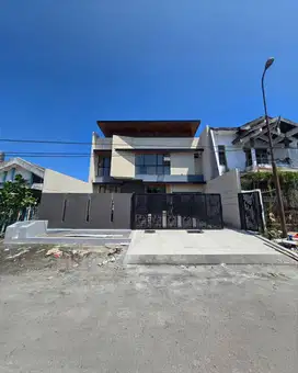 Rumah Kertajaya Indah Timur  NEW MINIMALIS ROW 4 MOBIL Akses pembantu,