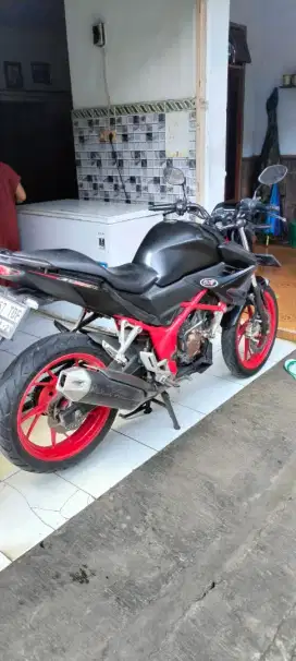 Cb 150R SE, tangan pertama, konci 2, ss lengkap hidup di jamin terawat