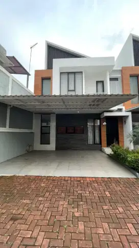 Rumah siap huni 2,5 lantai semi furnish di Cilangkap Jakarta Timur