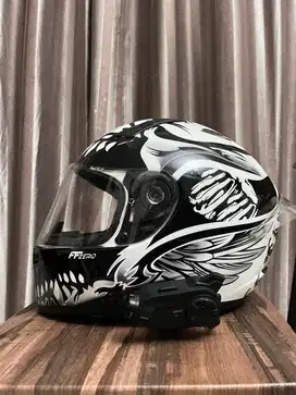 RSV helmet dan Sena