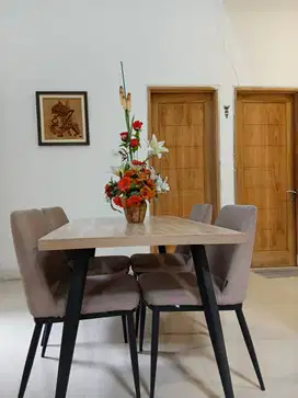Meja makan keluarga 4 orang