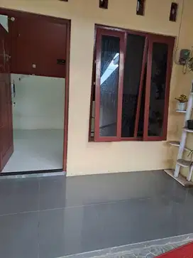 Disewakan rumah strategis