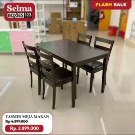 Meja Makan Selma