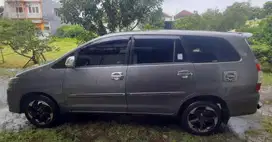 Toyota Kijang Innova 2011 Bensin