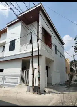 Dijual rumah tingkat minimalis diharapan indah