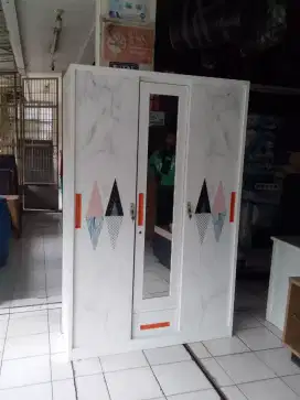 lemari besi / lemari pakaian 3 pintu