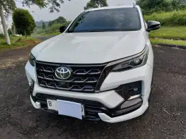 2022 Toyota Fortuner 2.8 GR sport 4x2 kick sensor