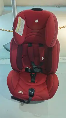 JOIE Car Seat - New Born to Booster in great condition