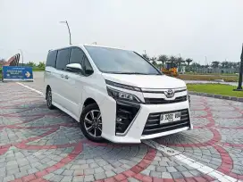 Low KM!! Voxy AT 2018