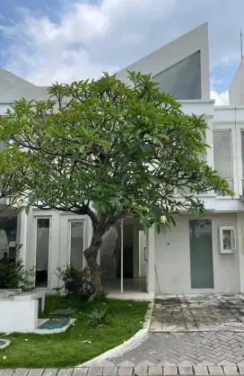 Di JUAL Rumah 2 Lantai  Lokasi : Grand Pakuwon  Cluster