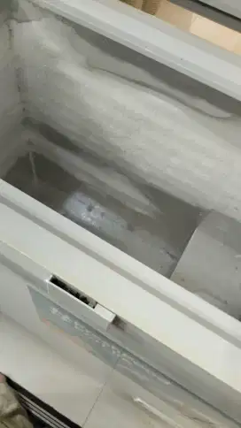 Freezer box  merek Modena