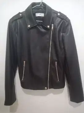 Jaket kulit sintesis import merek Mango