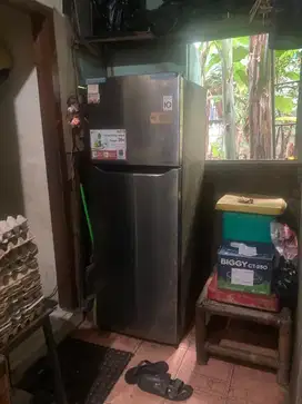 Dijual Kulkas LG Inverter – Minus Kompresor, Harga Nego!