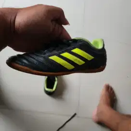 Sepatu futsal adidas ori
