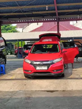 Honda h-rv hrv merah 2017