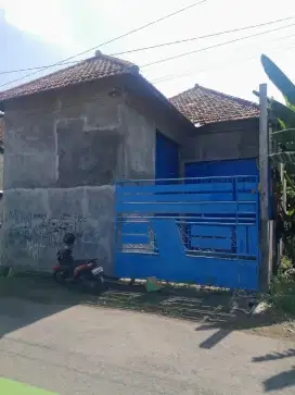 Gudang pinggir jalan