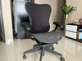 Herman Miller Mirra 2 Chair - Ergonomic Office Chair / Gaming Chair