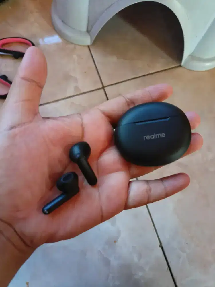 TWS Realme Buds T01 hitam