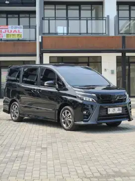 LOW KM 57rb!!! Toyota Voxy 2.0 Bensin AT 2018 - Hitam