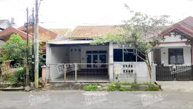 PALING MURAH RUMAH TAMAN SULFAT MALANG,DEPAN TAMAN DAN LAPANGAN TENNIS