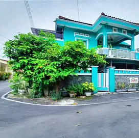 Rumah bagus 2 lantai lingkungan asri siap huni
