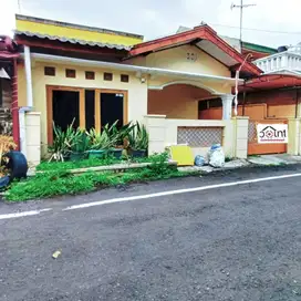 Rumah nyaman asri siap huni di Baturan Colomadu
