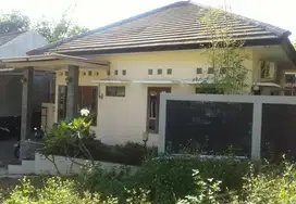 Rumah pojok di Jangli Indah Cluster, Tembalang, Semarang