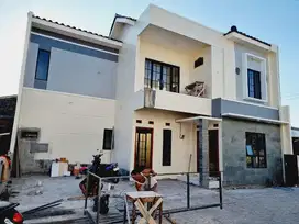 Rumah Mewah 2 Lt Gress  Di Town House Solo
