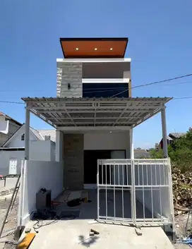 RUMAH ELEGANT 2 LANTAI,  Lokasi : Kompleks Perumahan Green Lake