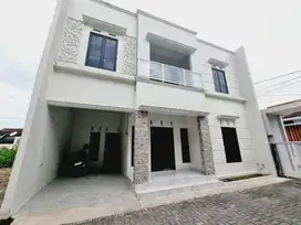 Rumah Cantik 2 Lt Design Dekinian Dekat Exit Tol Colomadu, Karanganyar