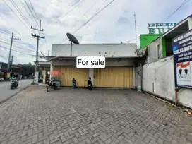 JUAL BANGUNAN KOMERSIAL EX INDOMARET MENGANTI STRATEGIS SHM MURAH