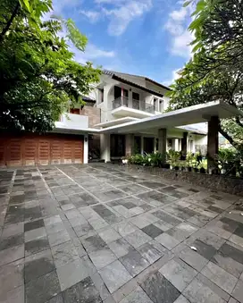 JUAL RUMAH MEWAH STRATEGIS 2,5 LANTAI SIAP HUNI DI DHARMAWANGSA JAKSEL