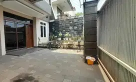 Rumah dan Kantor Ada Mini Pool di Sayap Buah Batu Turangga
