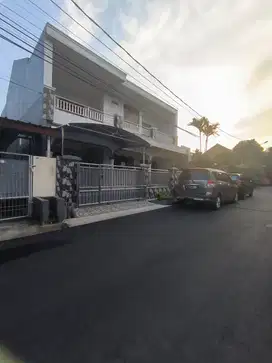 Di sewakan rumah besar di komplek pondok kopi dekat RS islam