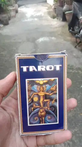 Kartu Tarot barang pribadi