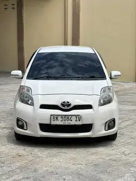 Toyota yaris J manual 2013