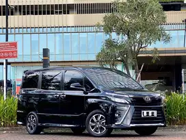 TOYOTA VOXY 2.0 AT 2019/20 HITAM BERGARANSI VERY GOOD CONDITION
