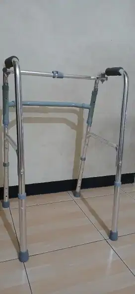 Di jual walker untuk orang tua