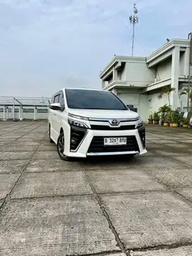 TDP 20JT SAJA TOYOTA VOXY 2.0 AT MATIC AUTOMATIC 2021 PUTIH LOW KM