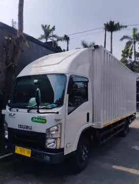 Isuzu Elf NMR81U