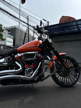 Harley-Davidson BREAKOUT 117ci  type Softail