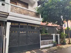 rumah nyaman siap huni dan strategis 4 kamar tidur dekat akses tol
