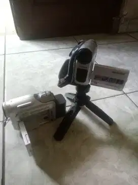 Jual 2 Handycam mini DV Samsung kondisi mati