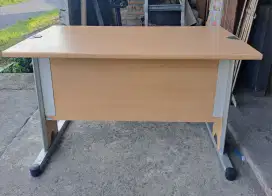 Meja komputer meja kerja meja kaki besi